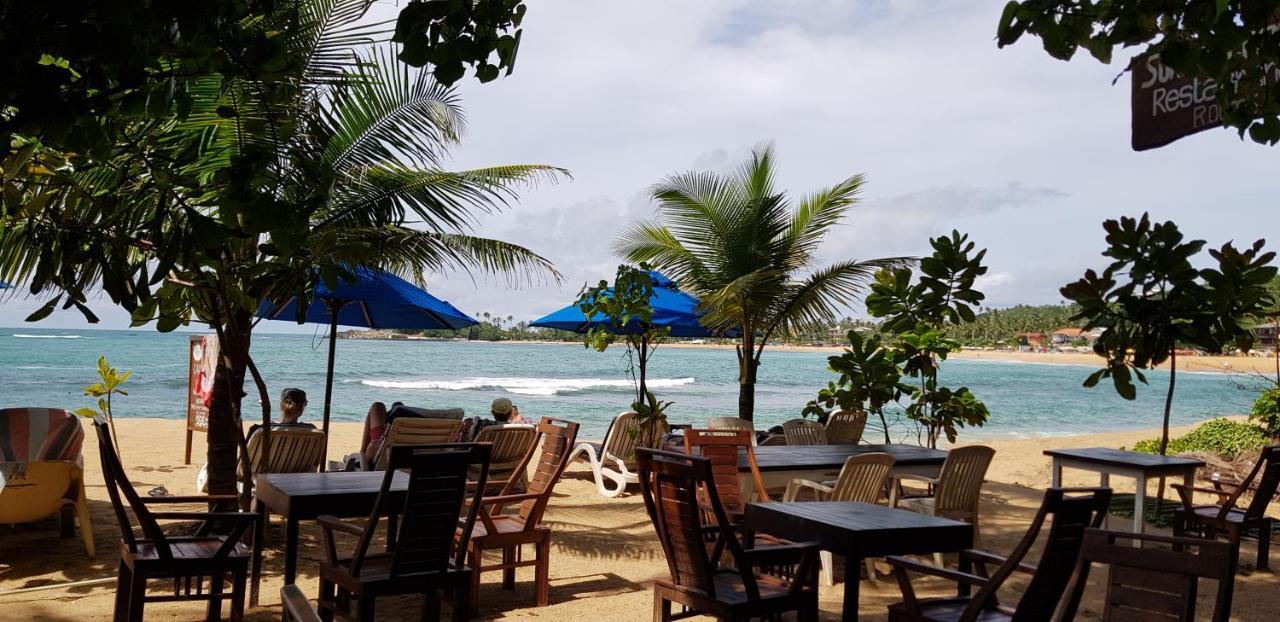 Sunset Colony Beach Resort Унаватуна Экстерьер фото